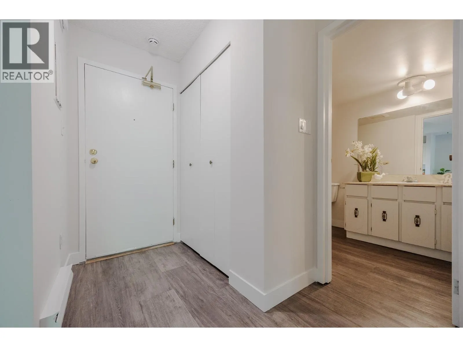 #213 215 MOWAT STREET