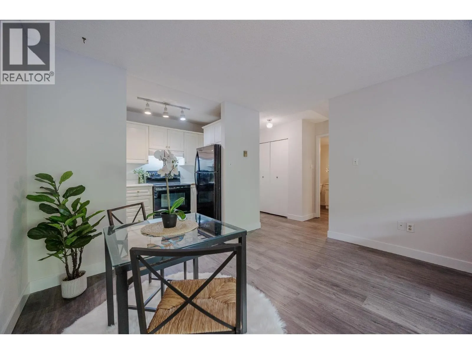 #213 215 MOWAT STREET