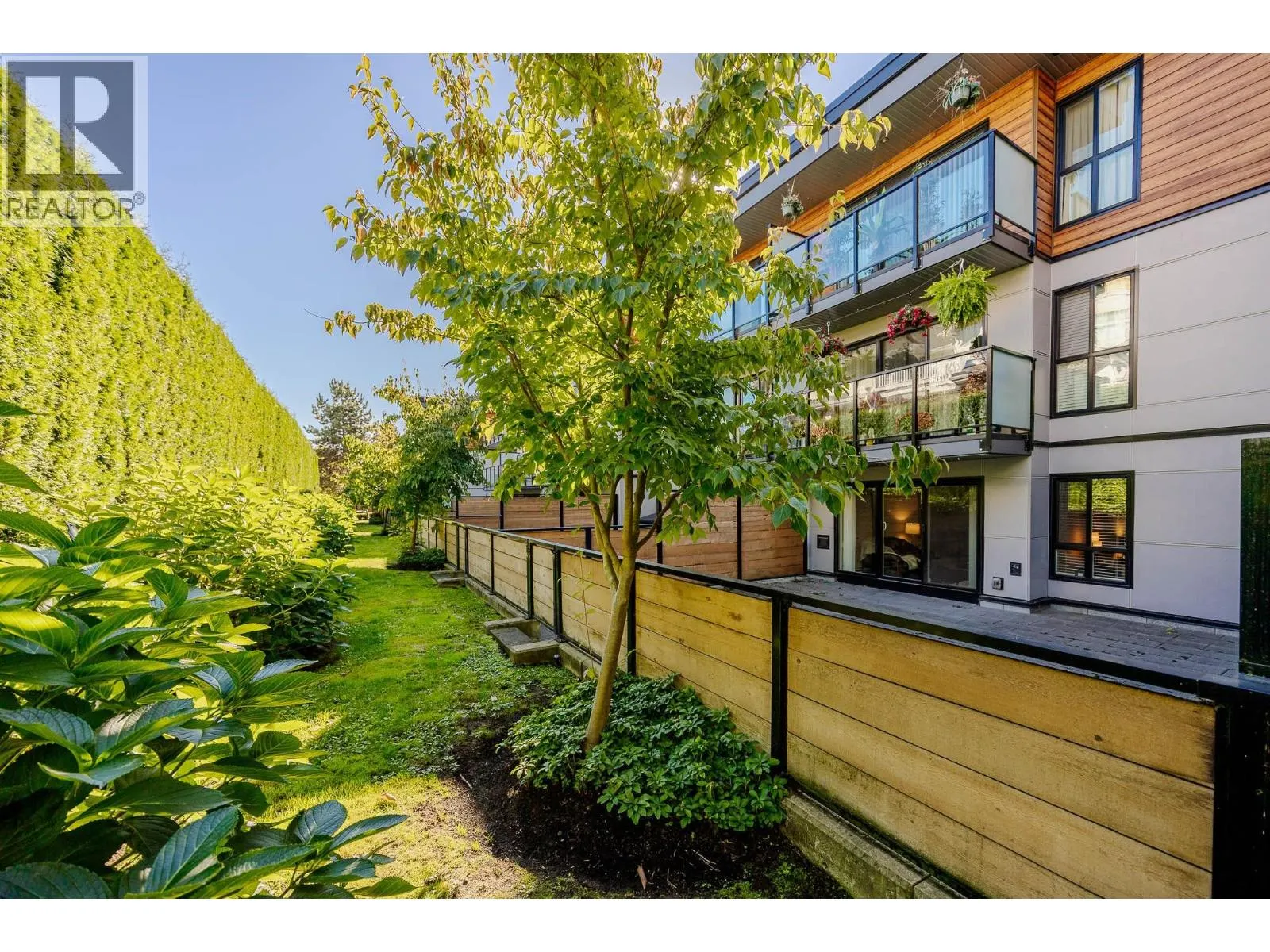 #213 215 MOWAT STREET