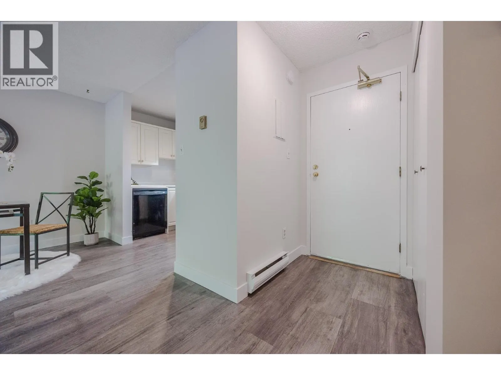 #213 215 MOWAT STREET