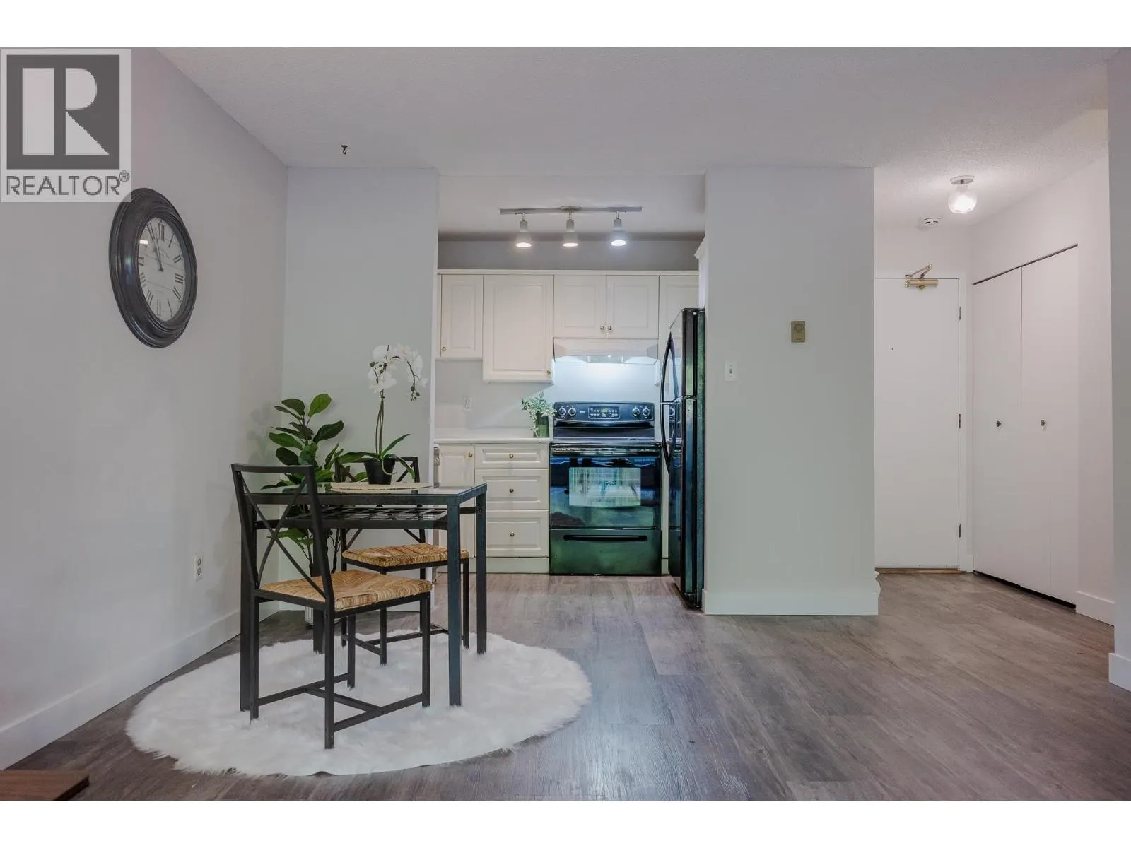 #213 215 MOWAT STREET
