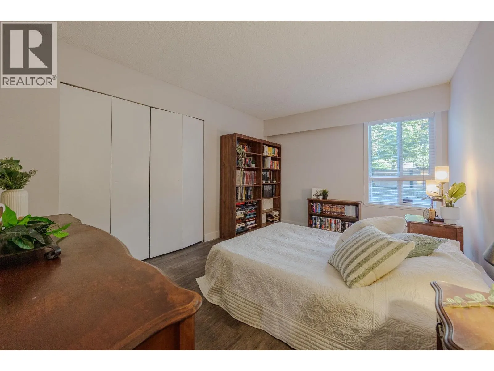 #213 215 MOWAT STREET