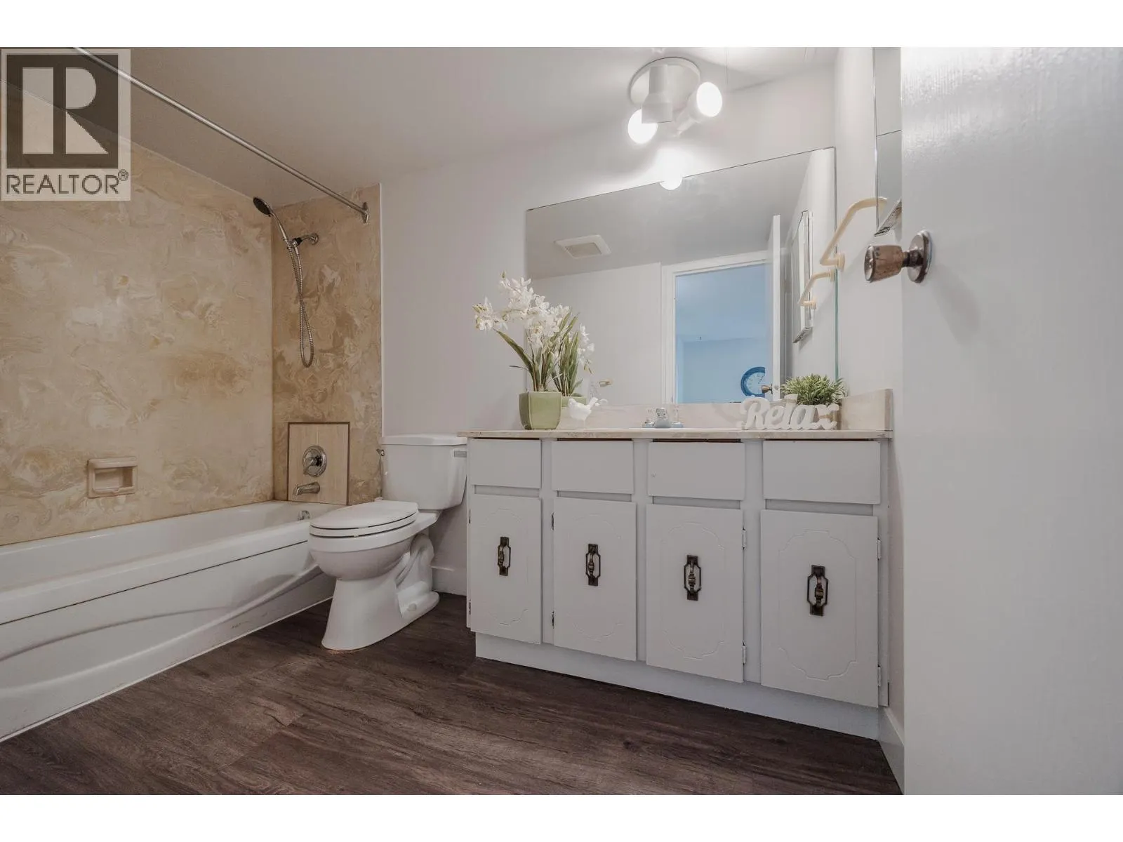 #213 215 MOWAT STREET