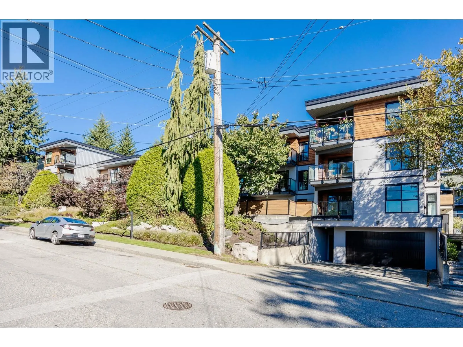 #213 215 MOWAT STREET