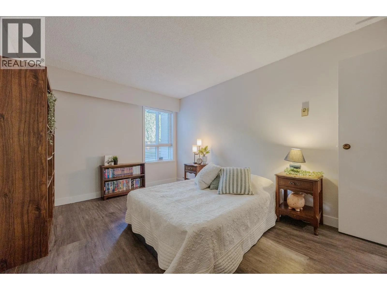 #213 215 MOWAT STREET