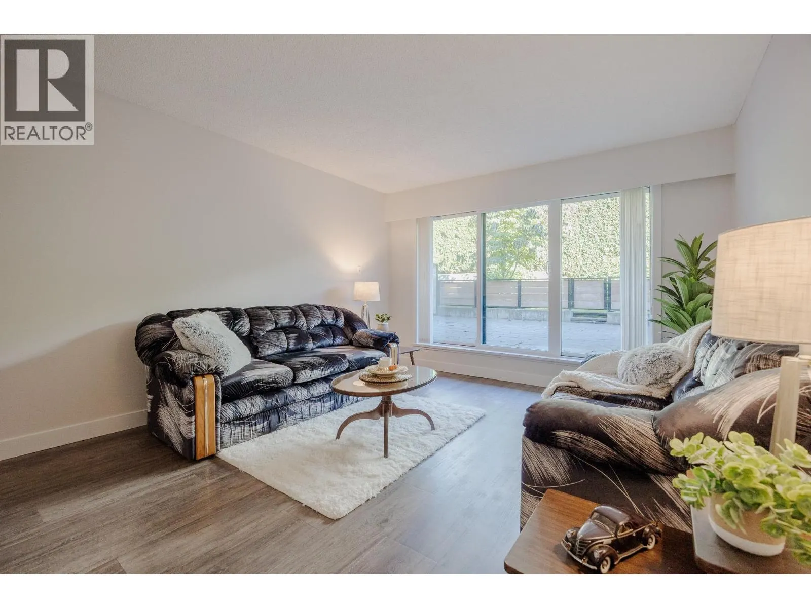 #213 215 MOWAT STREET
