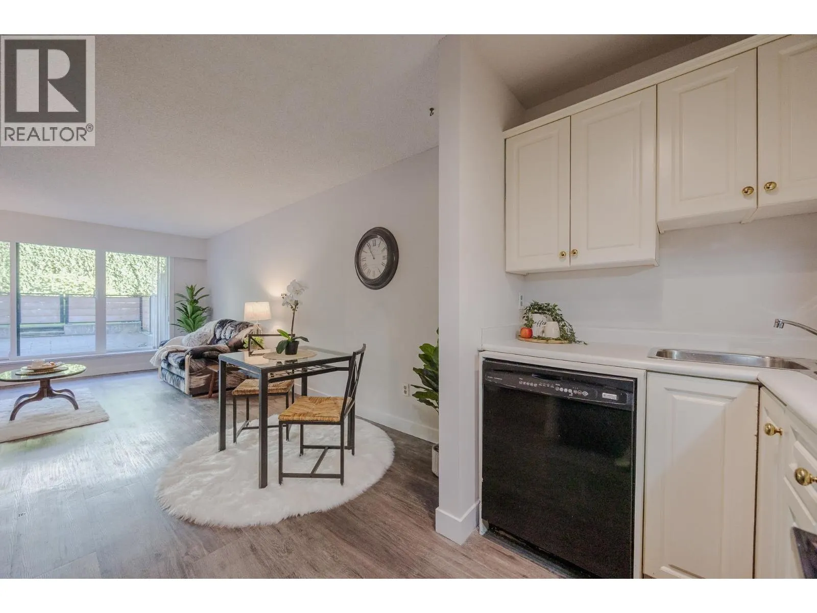 #213 215 MOWAT STREET