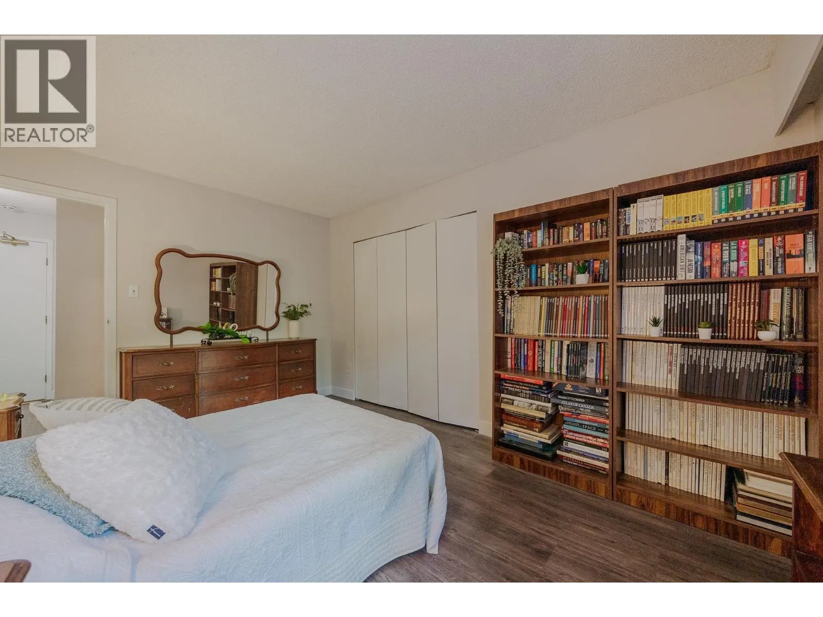 #213 215 MOWAT STREET