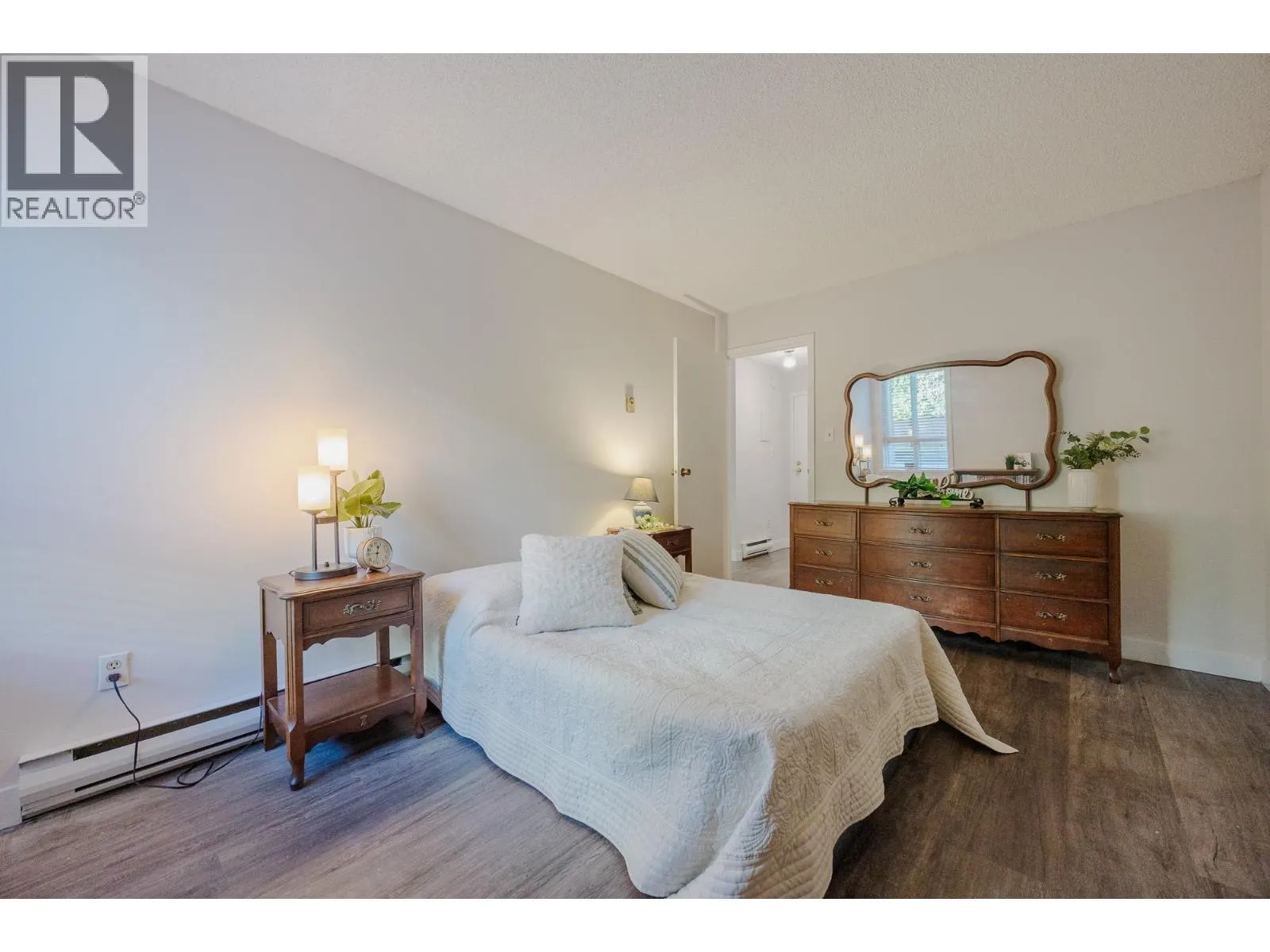 #213 215 MOWAT STREET