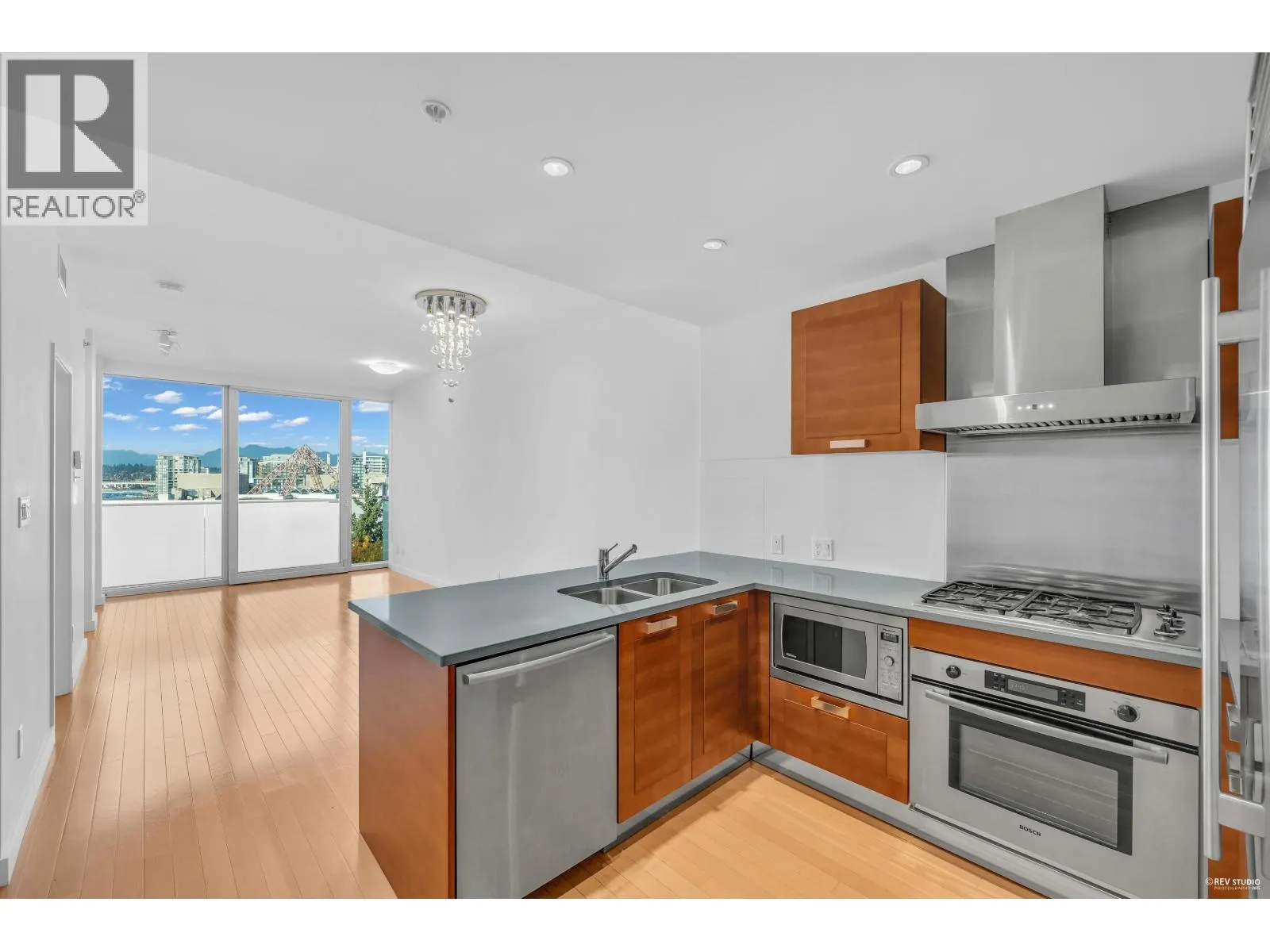 712 8080 CAMBIE ROAD