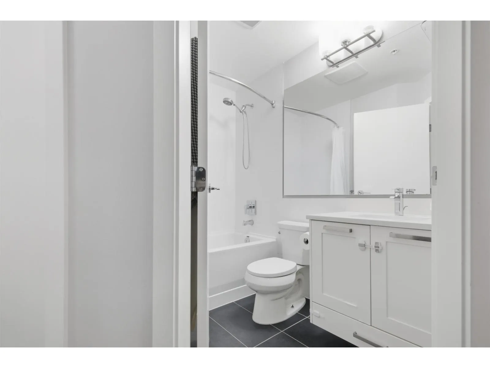 206 15388 105 AVENUE