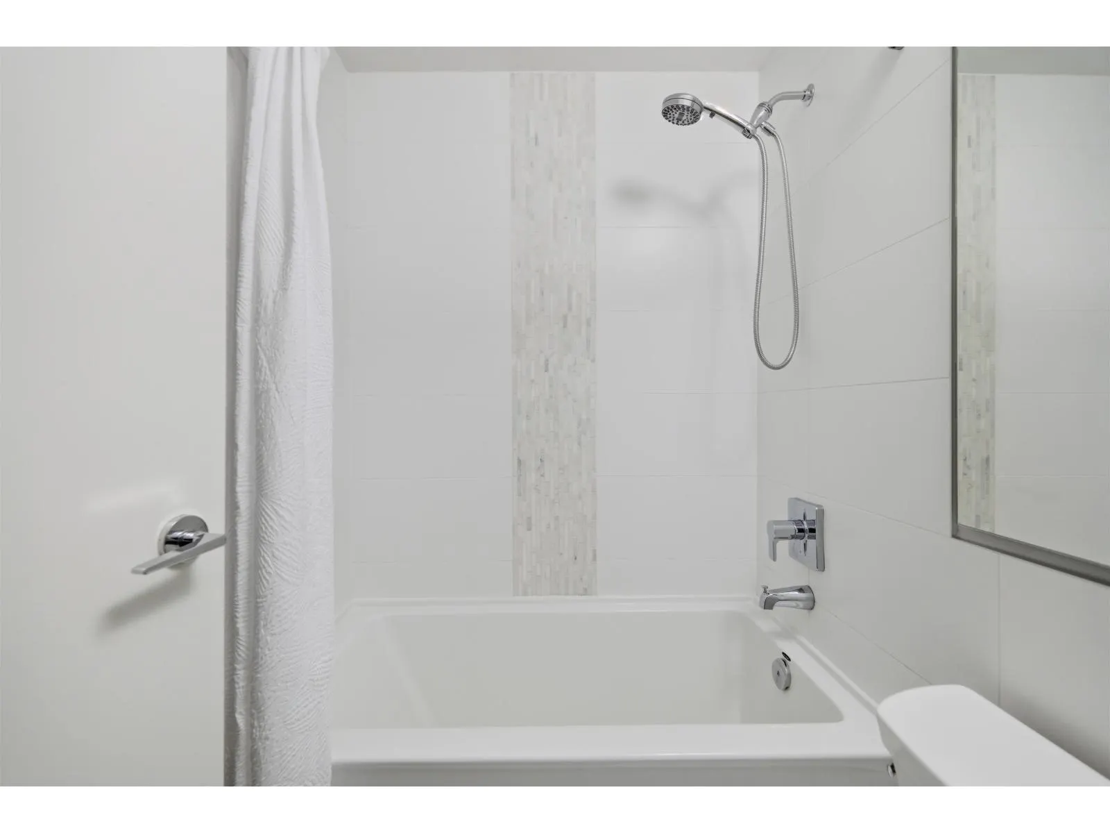 206 15388 105 AVENUE