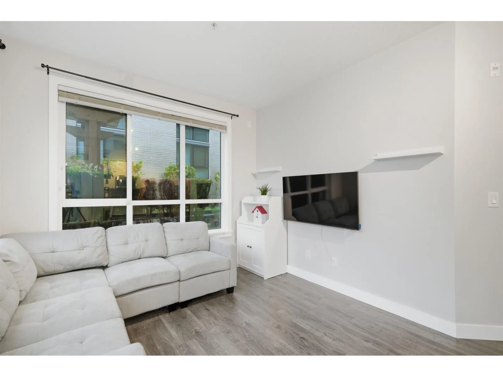 206 15388 105 AVENUE