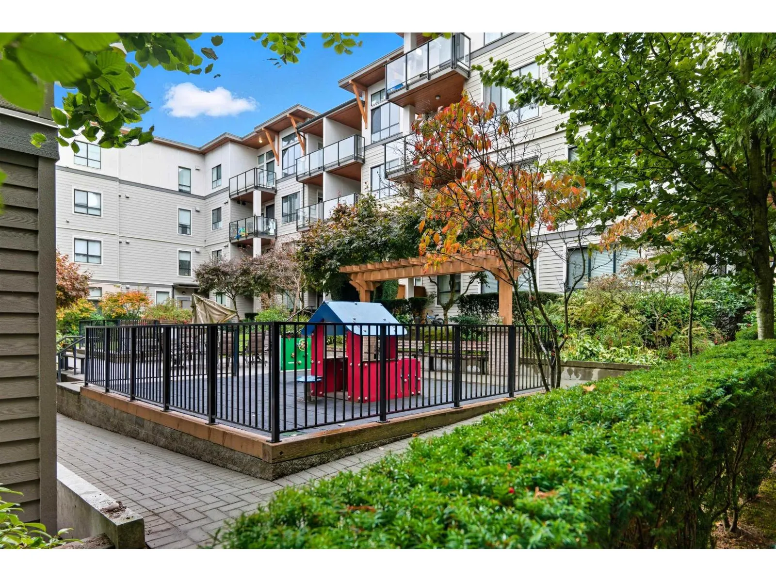 206 15388 105 AVENUE