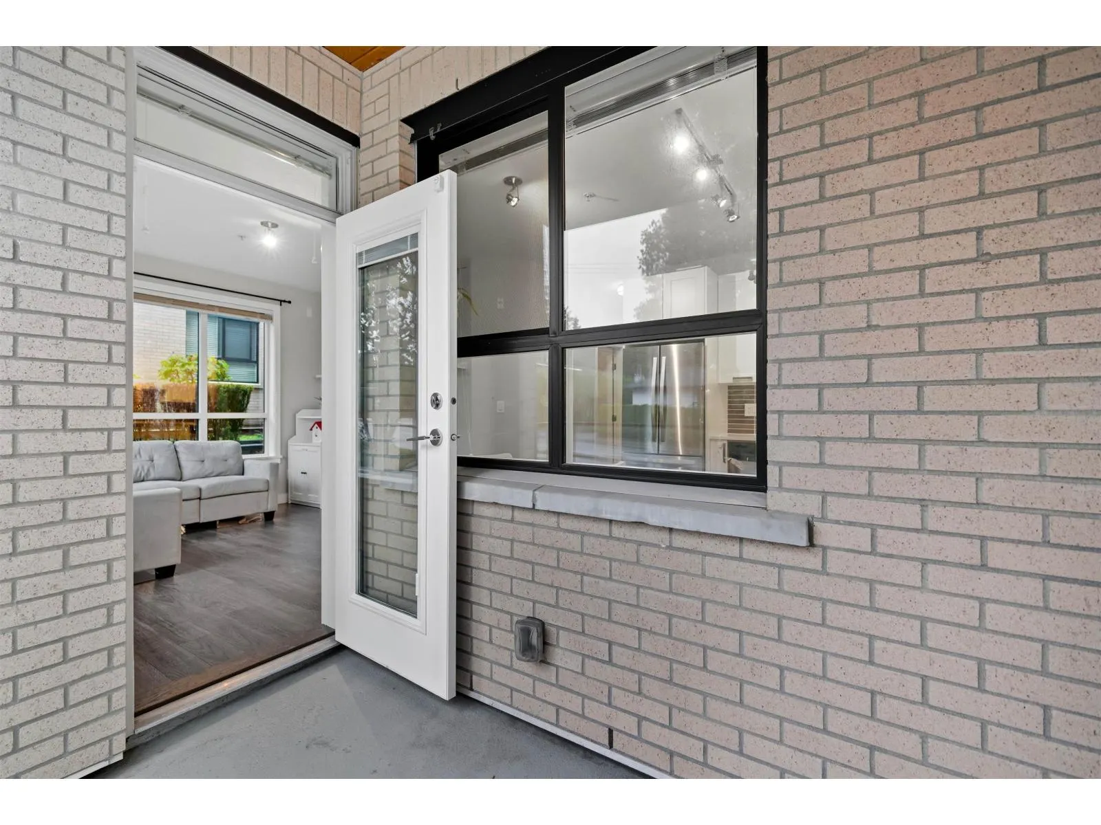 206 15388 105 AVENUE