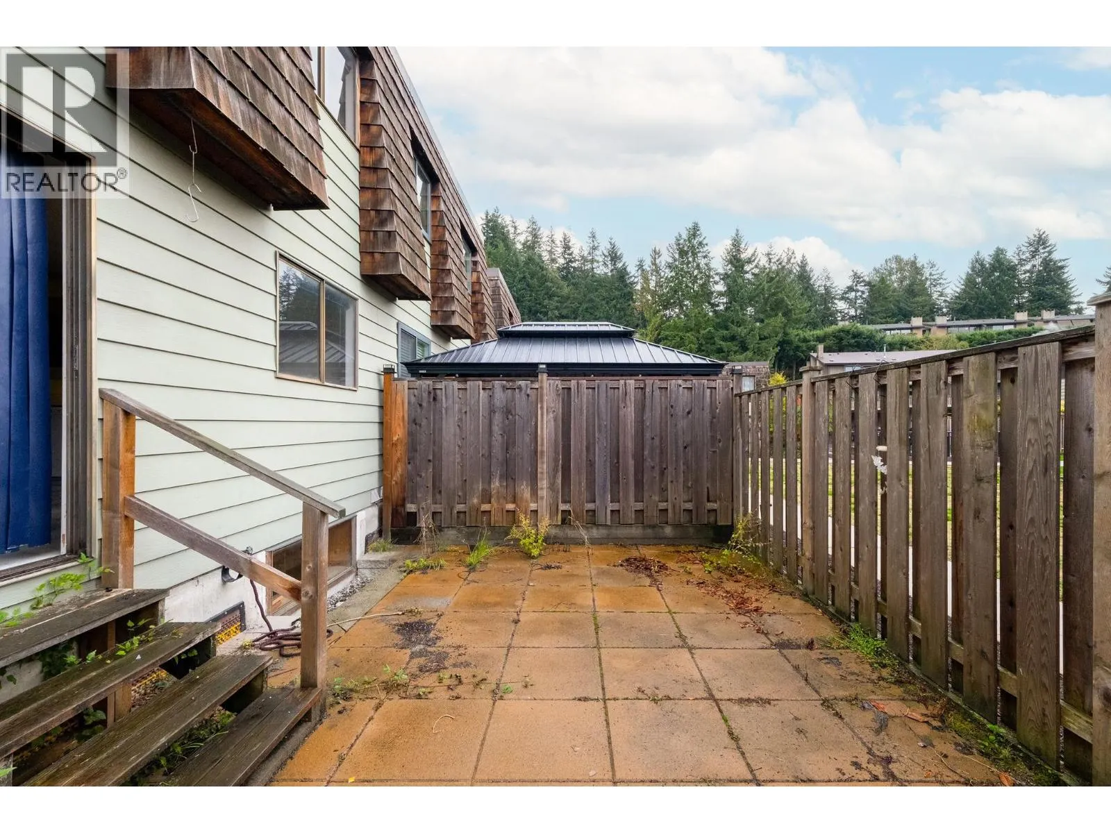 1122 PREMIER STREET