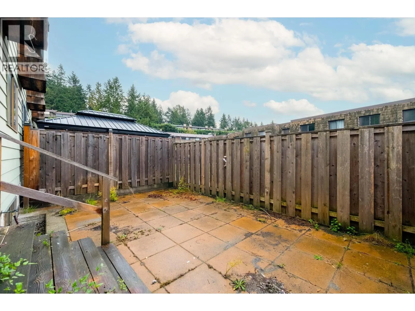 1122 PREMIER STREET