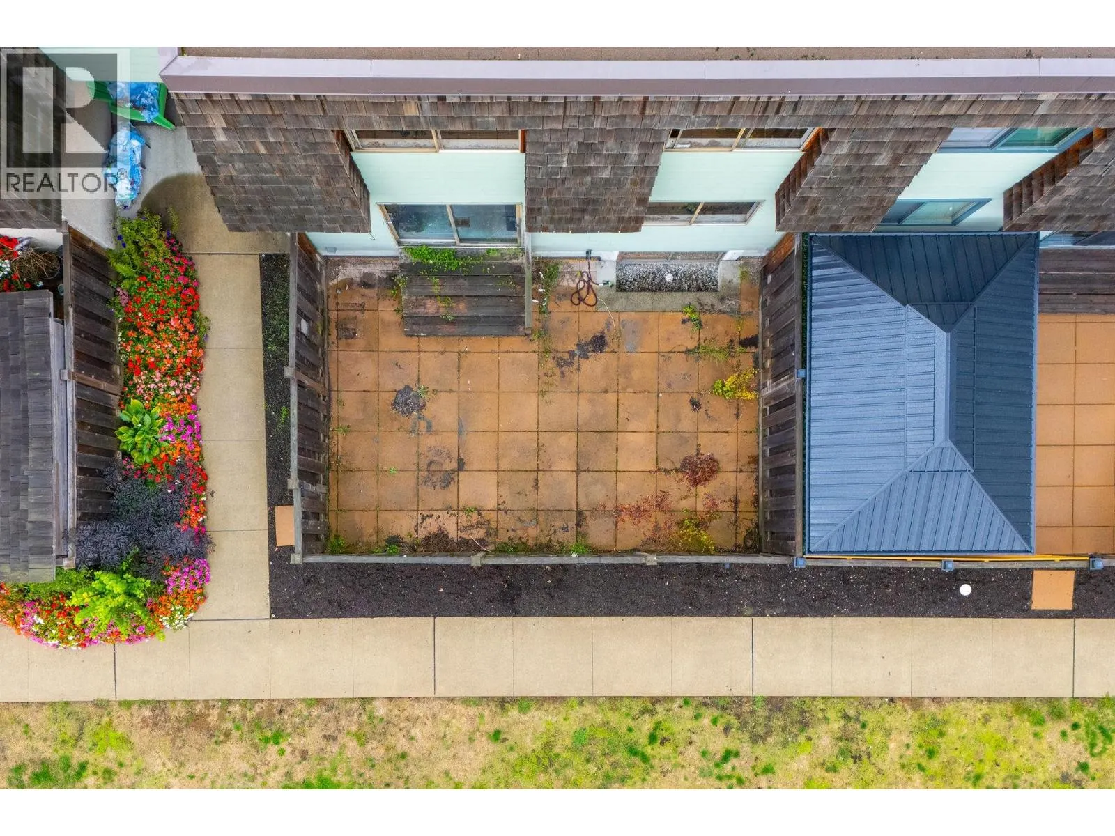 1122 PREMIER STREET