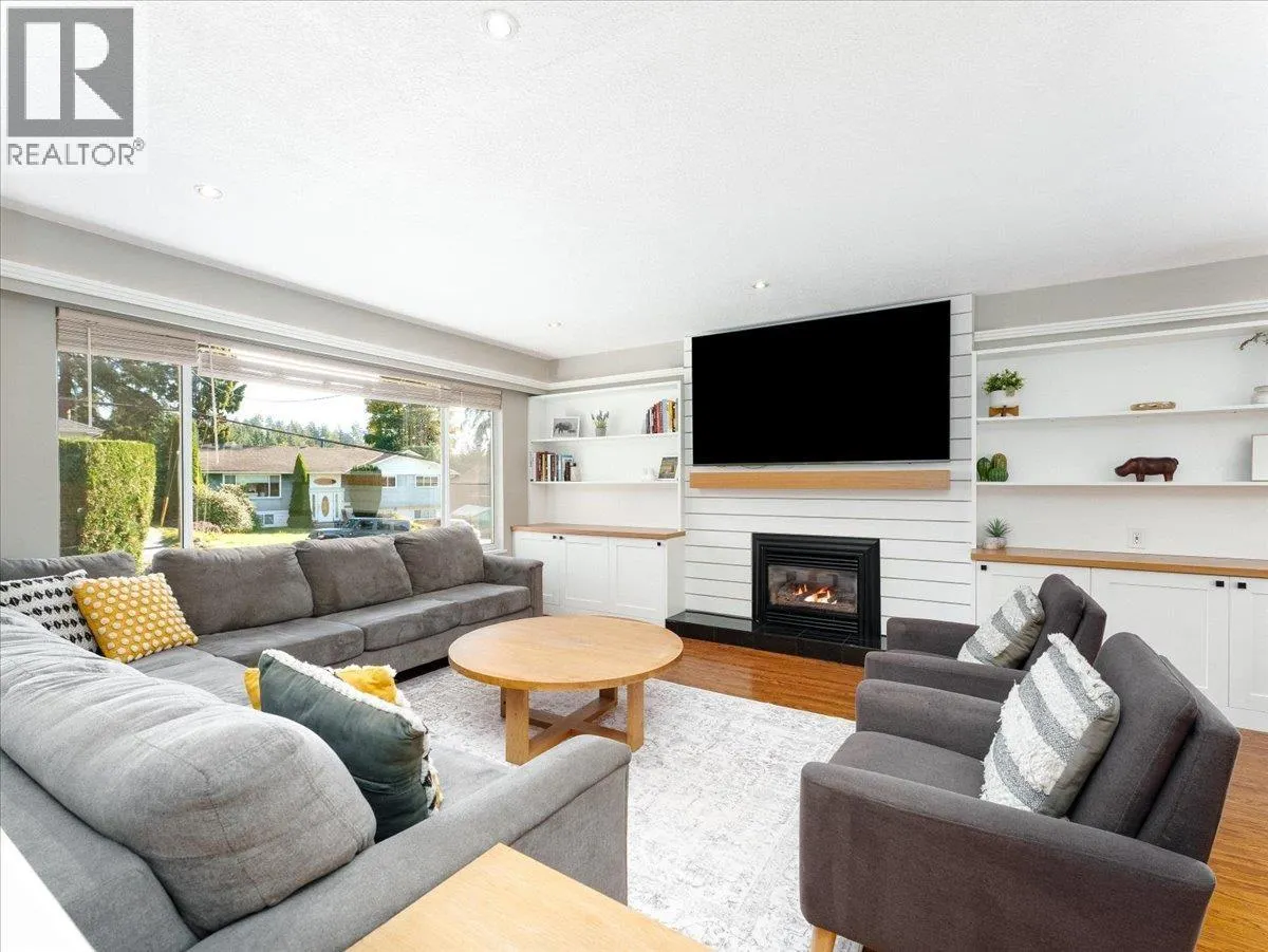 799 PLYMOUTH DRIVE