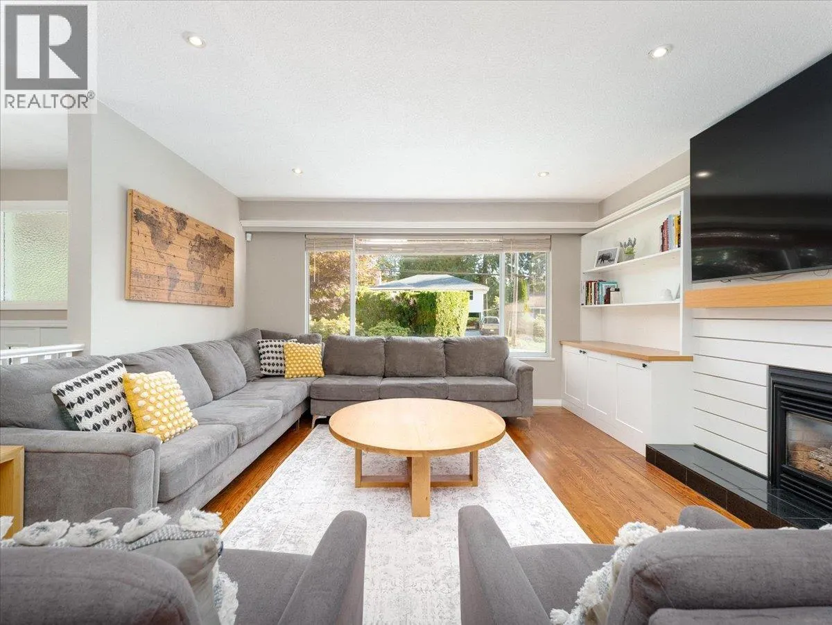 799 PLYMOUTH DRIVE