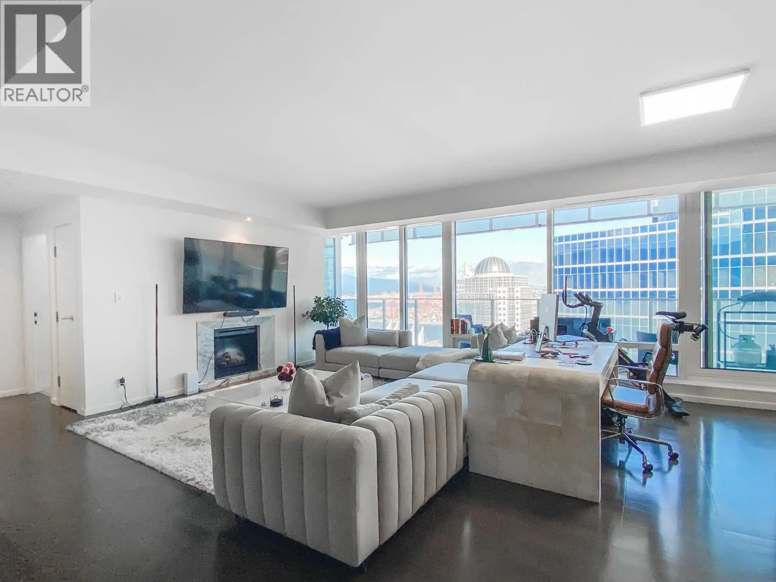 2702 1011 W CORDOVA STREET