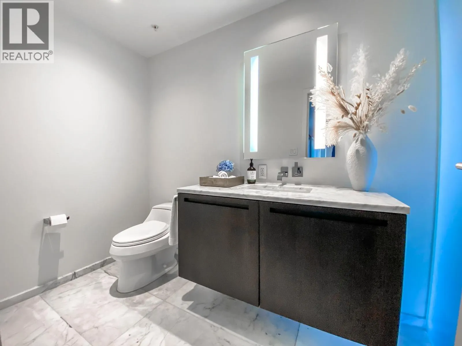 2702 1011 W CORDOVA STREET