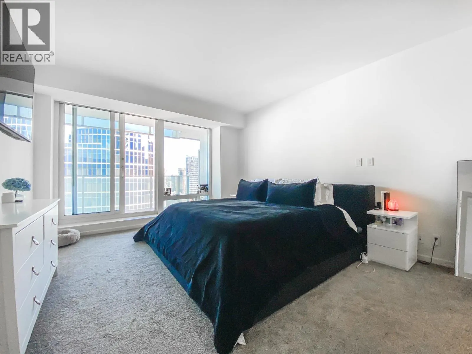 2702 1011 W CORDOVA STREET