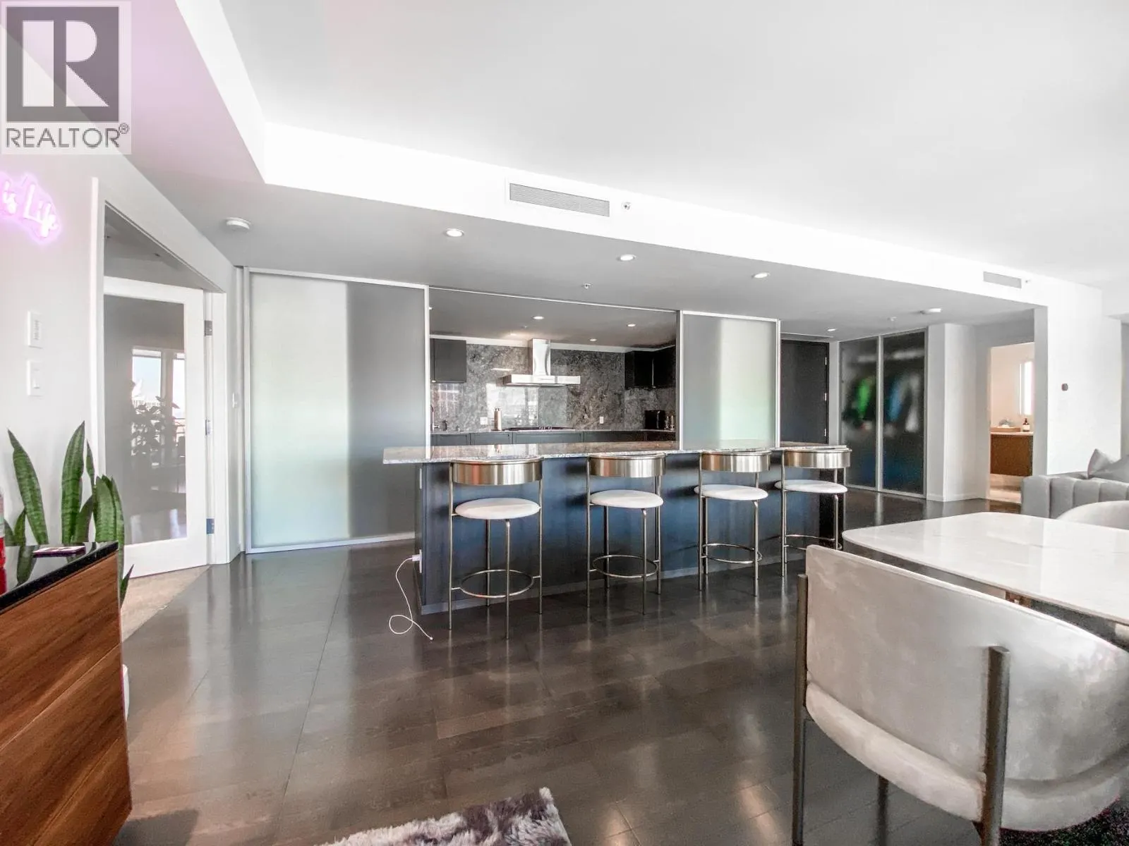 2702 1011 W CORDOVA STREET