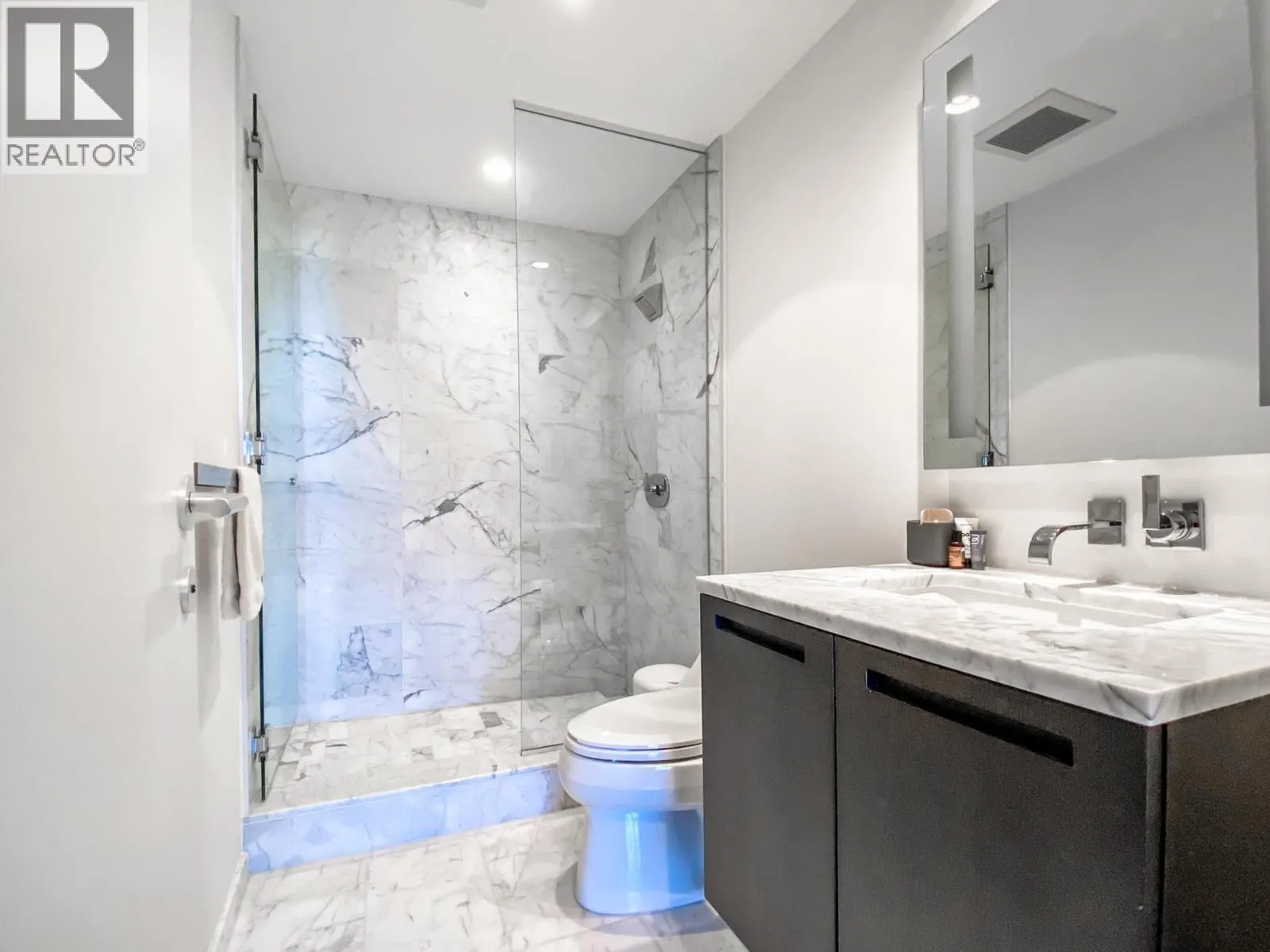 2702 1011 W CORDOVA STREET