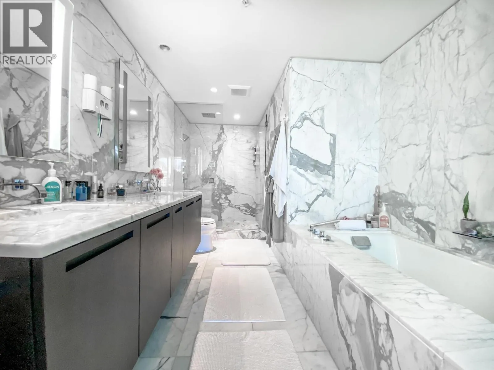 2702 1011 W CORDOVA STREET