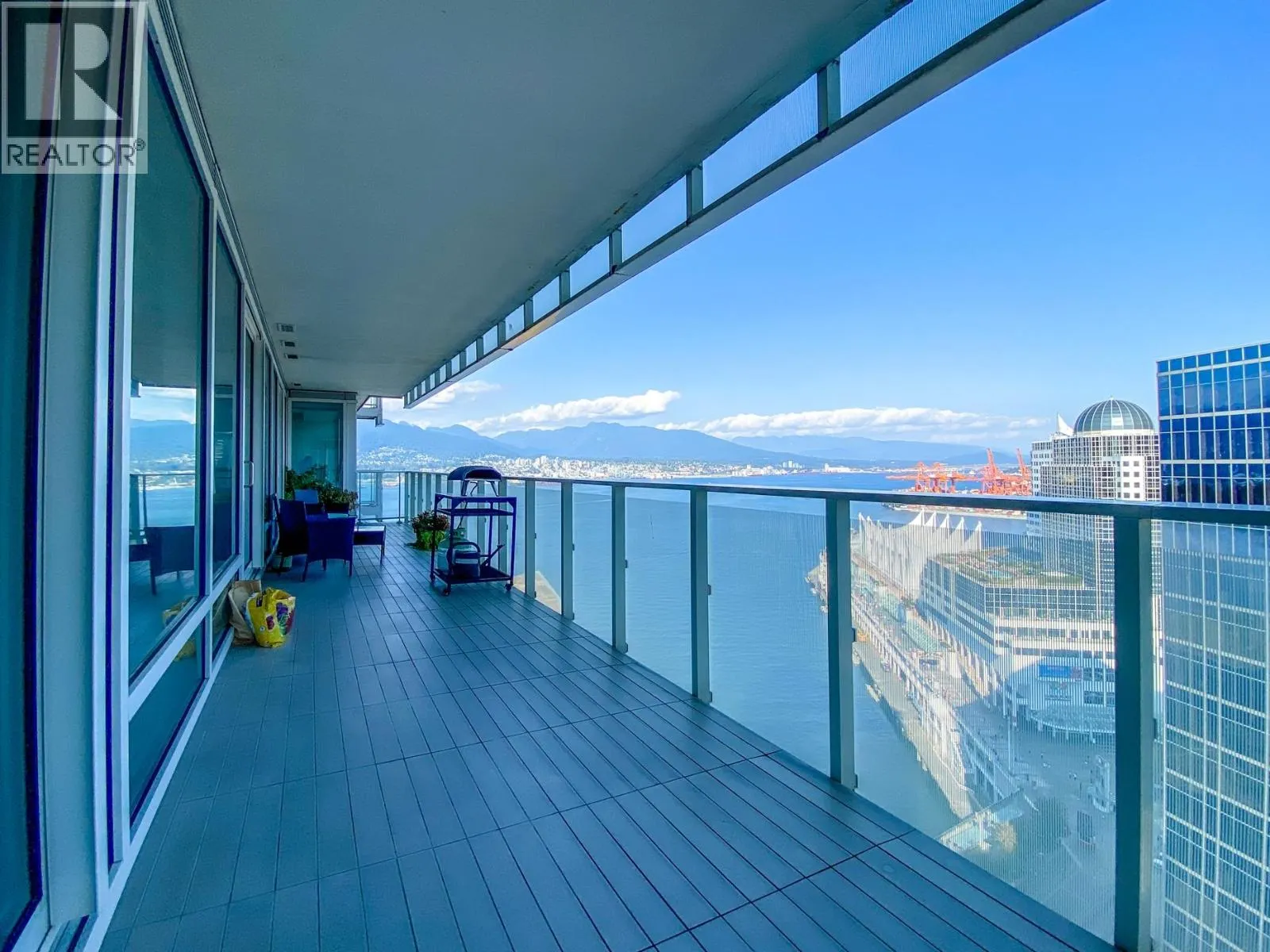 2702 1011 W CORDOVA STREET