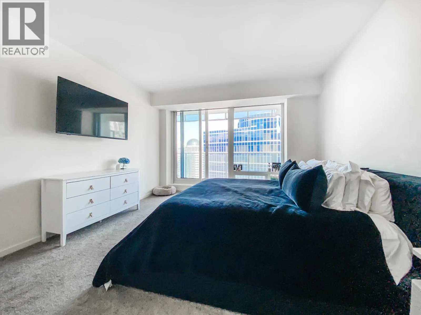 2702 1011 W CORDOVA STREET