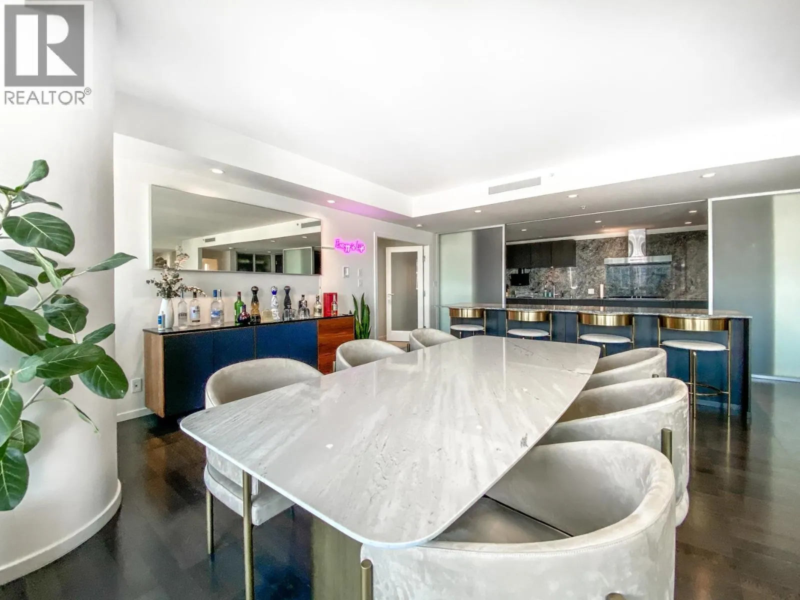 2702 1011 W CORDOVA STREET
