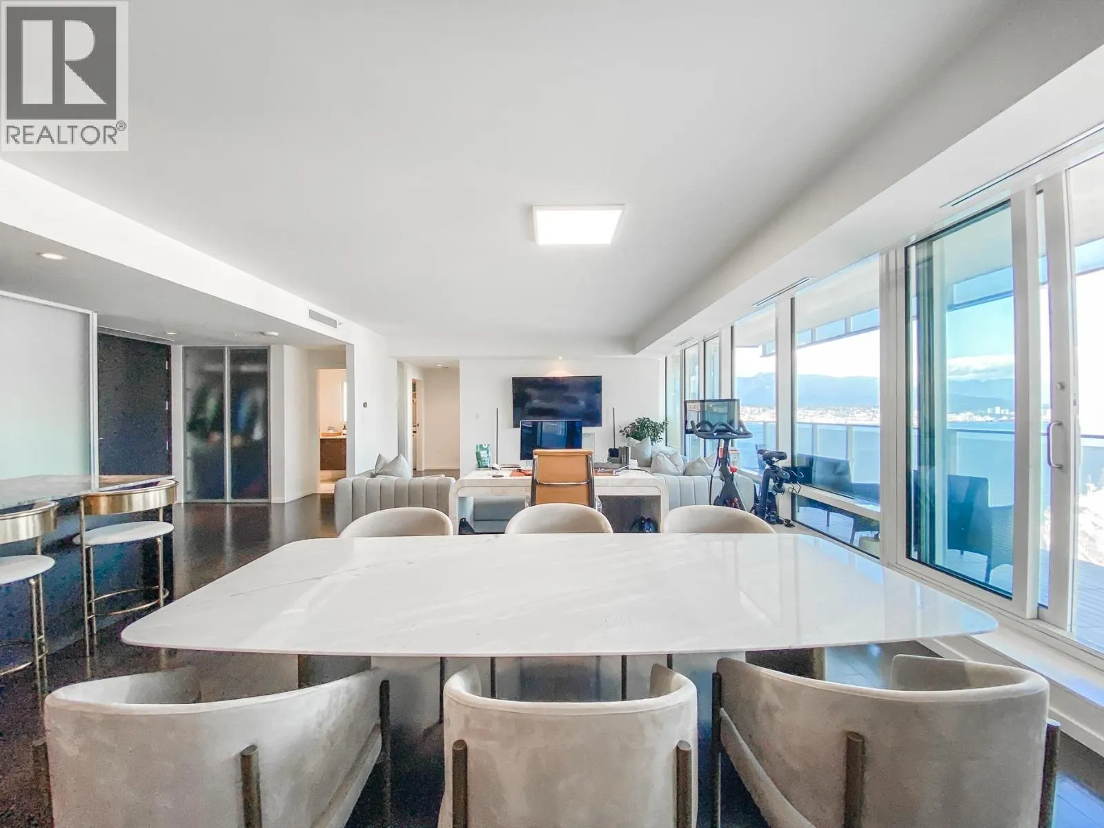 2702 1011 W CORDOVA STREET