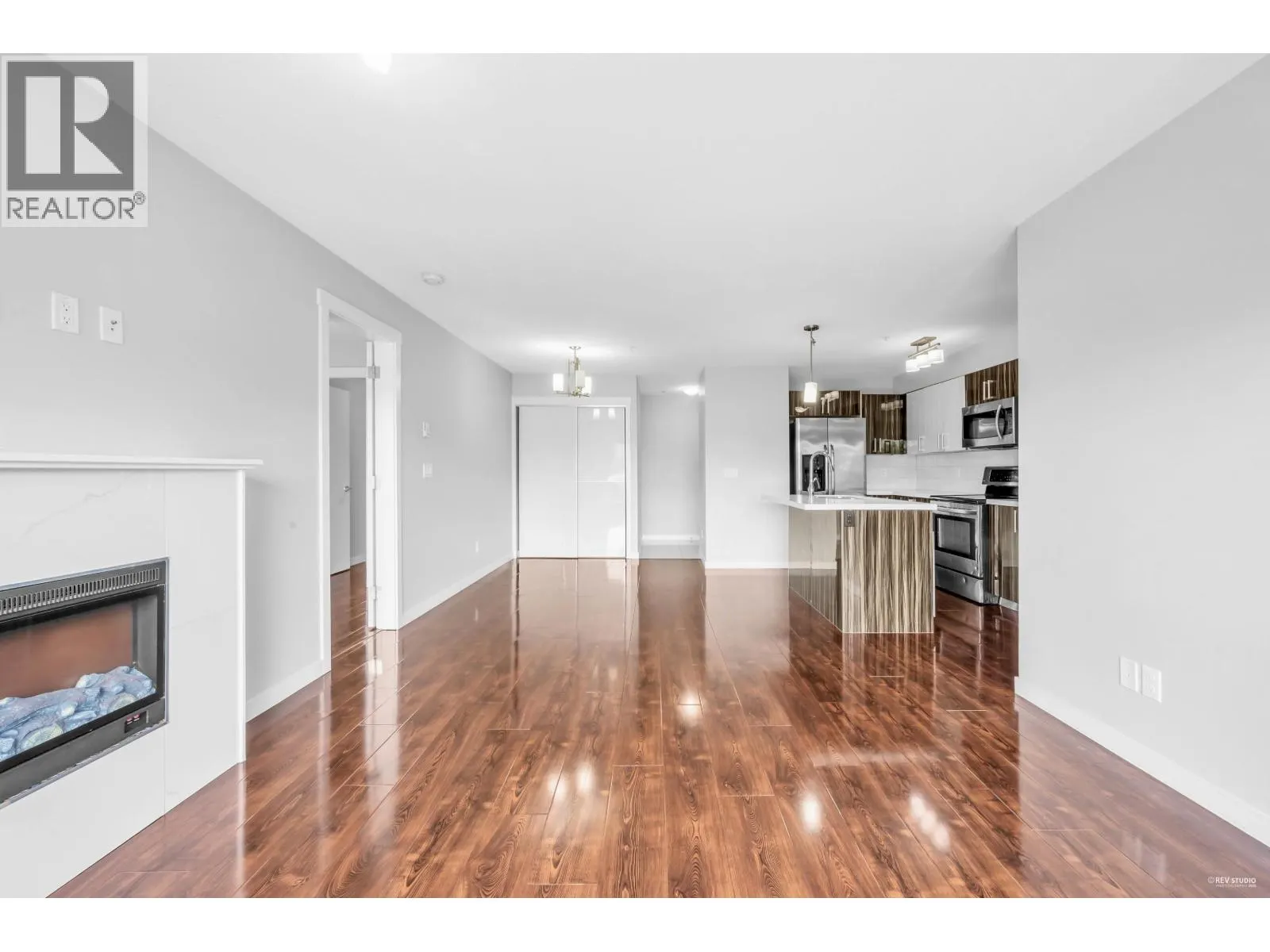 301 22318 LOUGHEED HIGHWAY