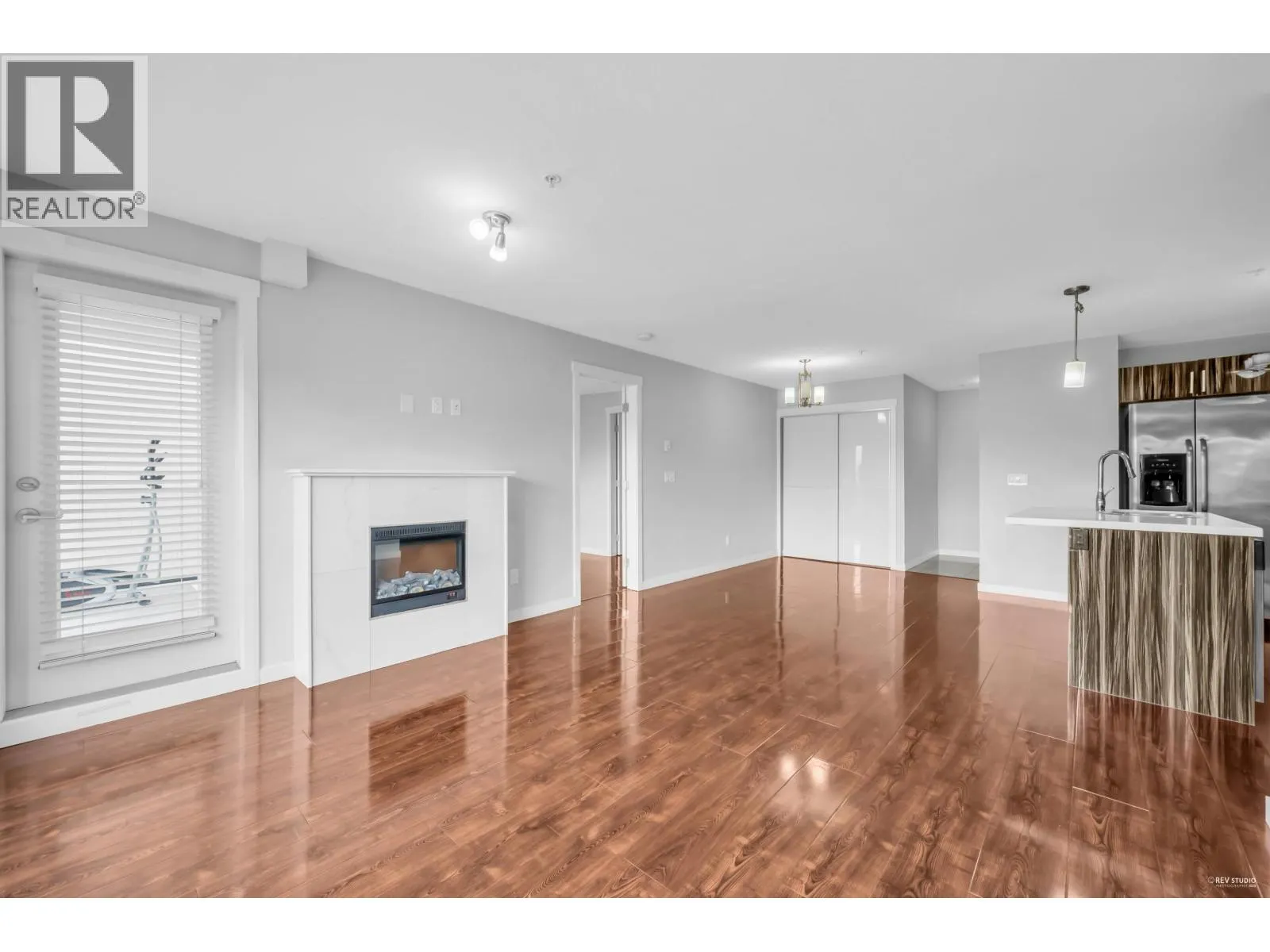 301 22318 LOUGHEED HIGHWAY