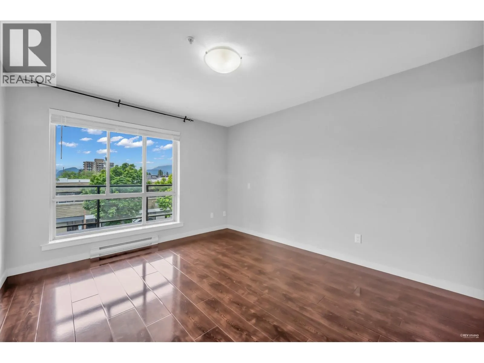 301 22318 LOUGHEED HIGHWAY