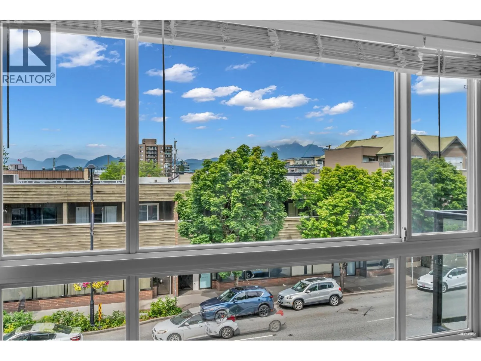 301 22318 LOUGHEED HIGHWAY