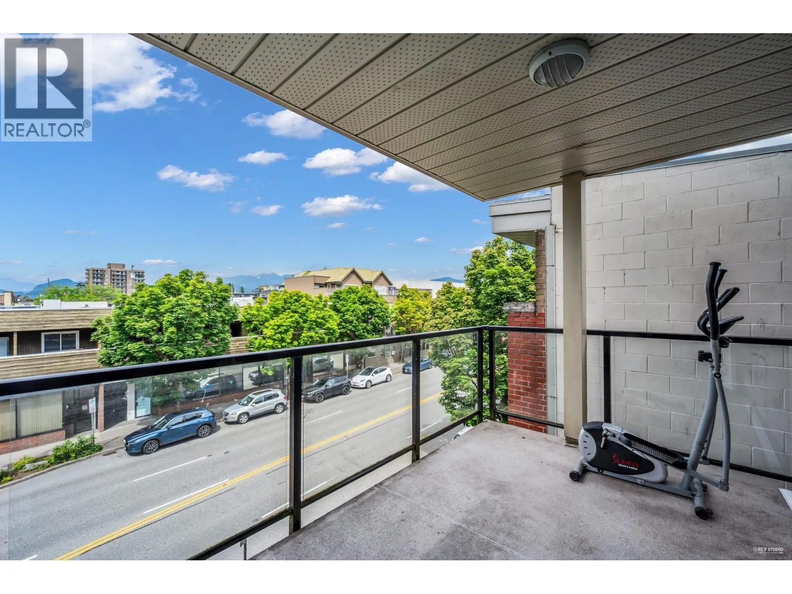 301 22318 LOUGHEED HIGHWAY
