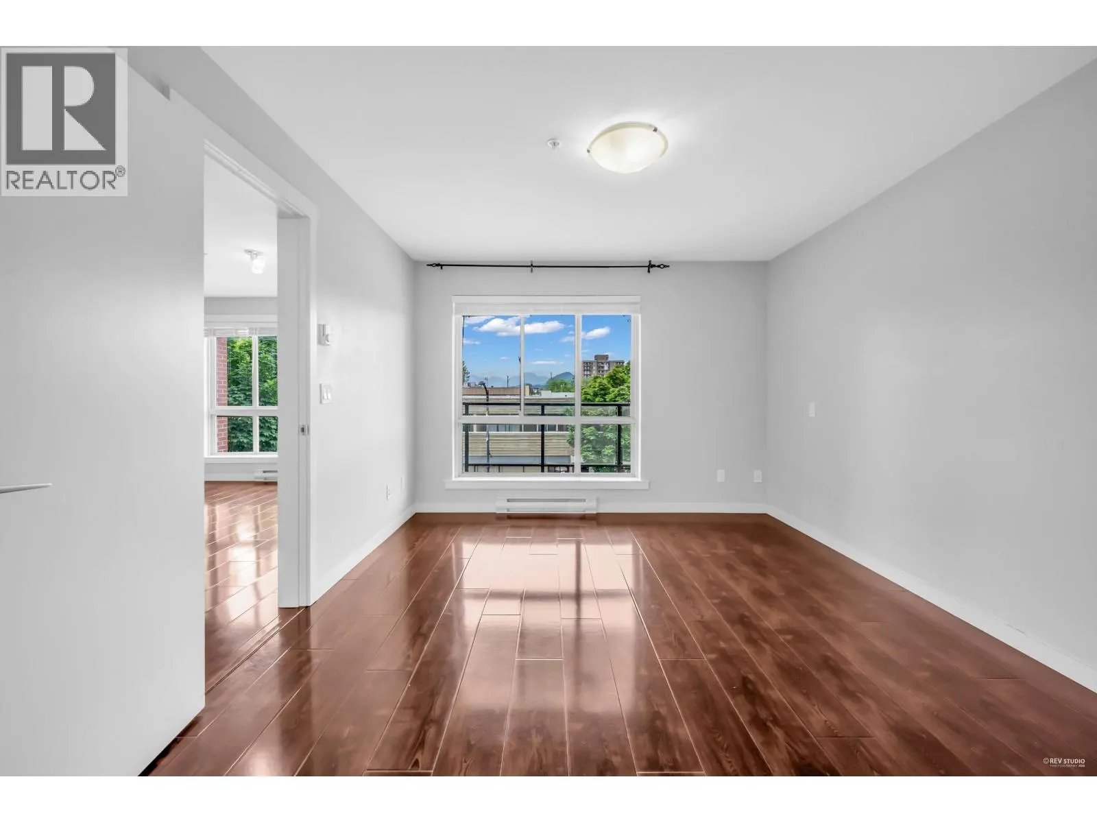 301 22318 LOUGHEED HIGHWAY