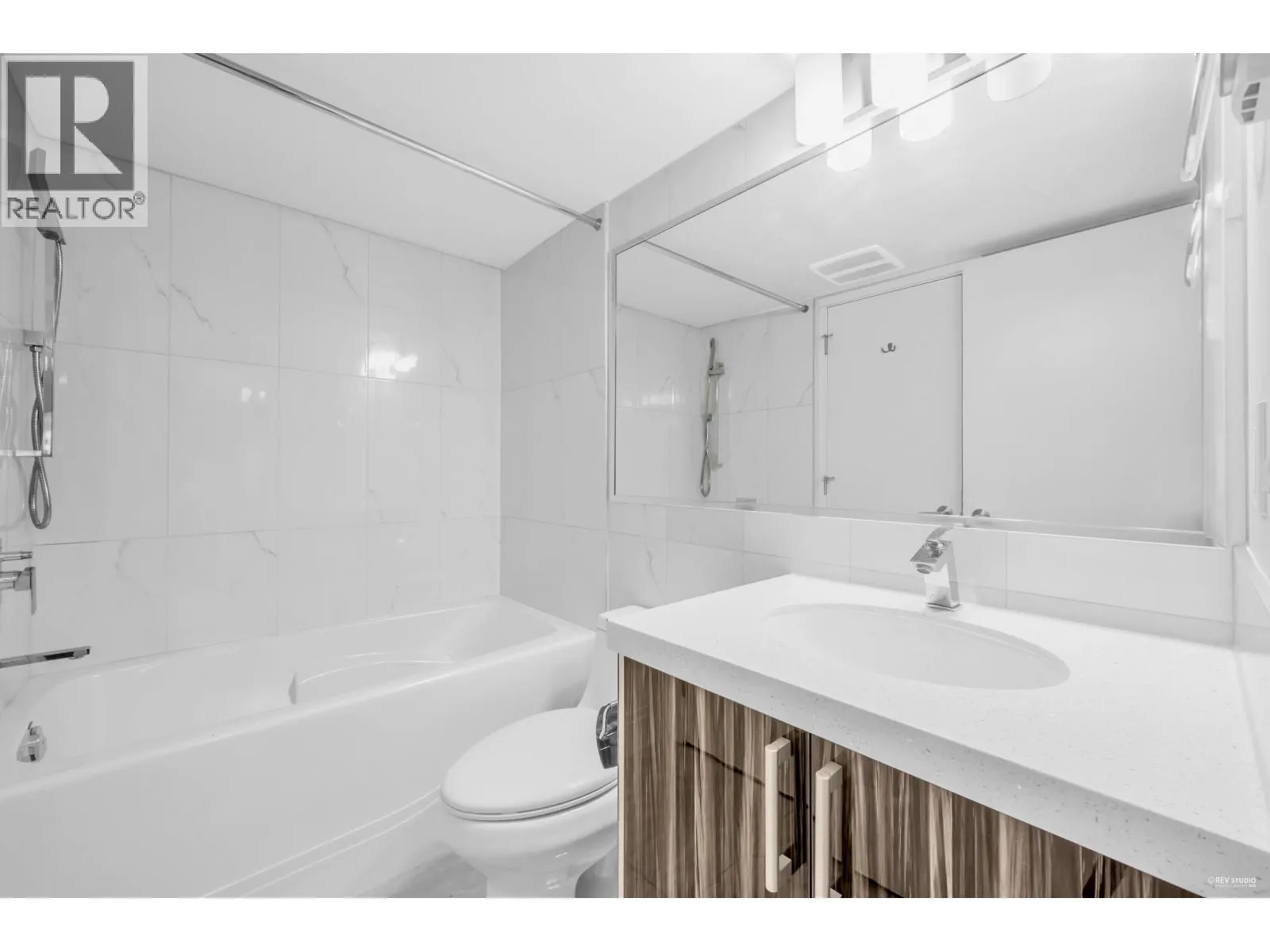 301 22318 LOUGHEED HIGHWAY