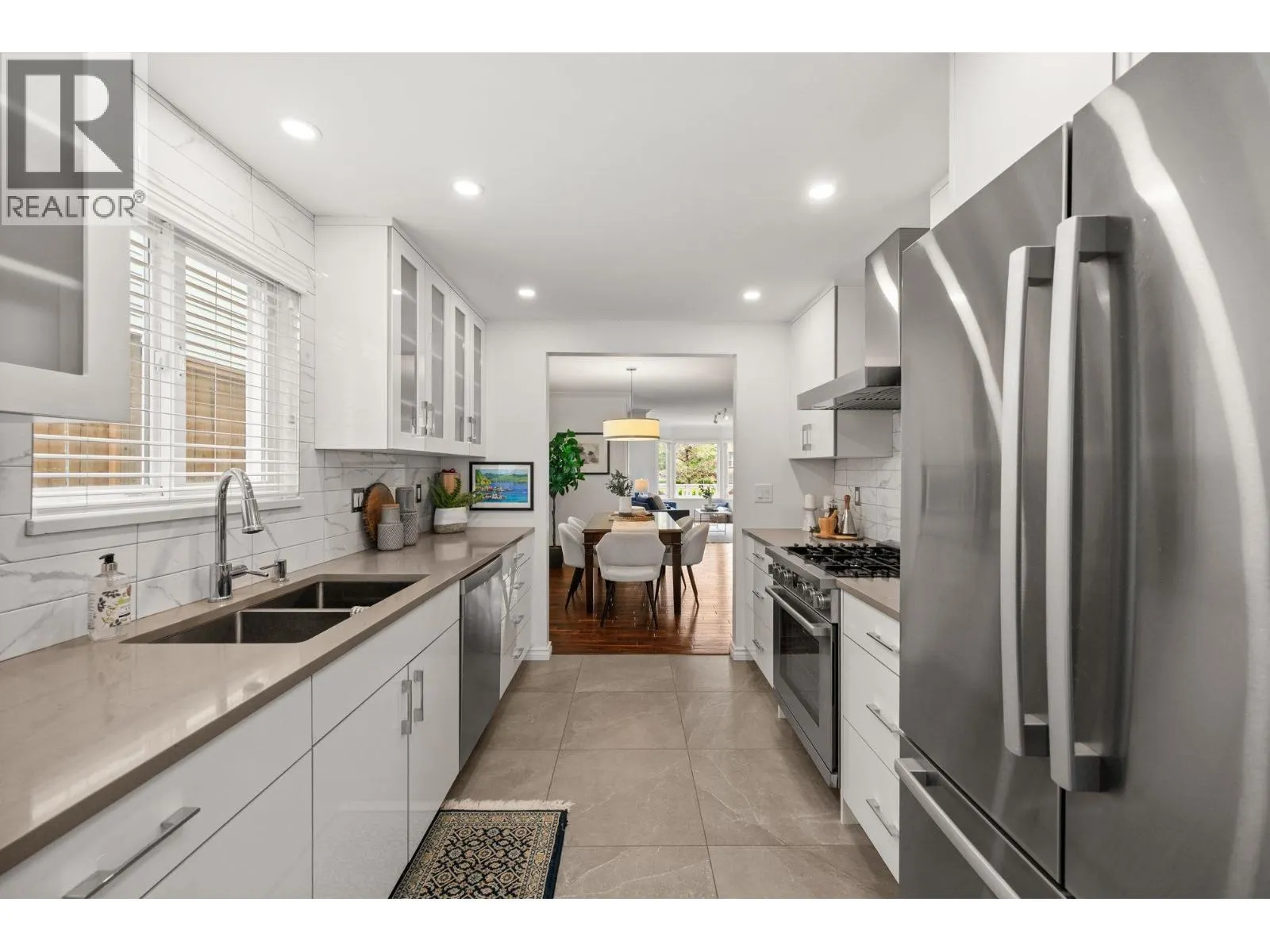 262 E 10TH STREET