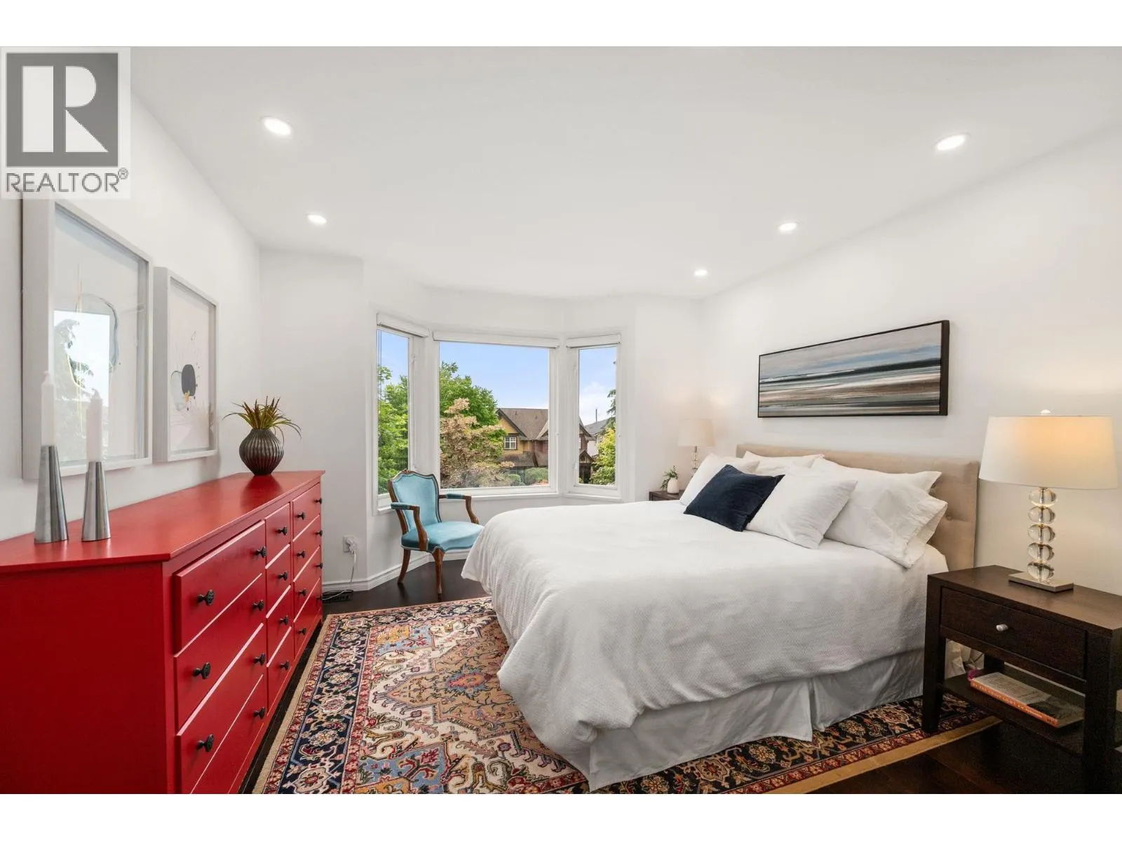 262 E 10TH STREET