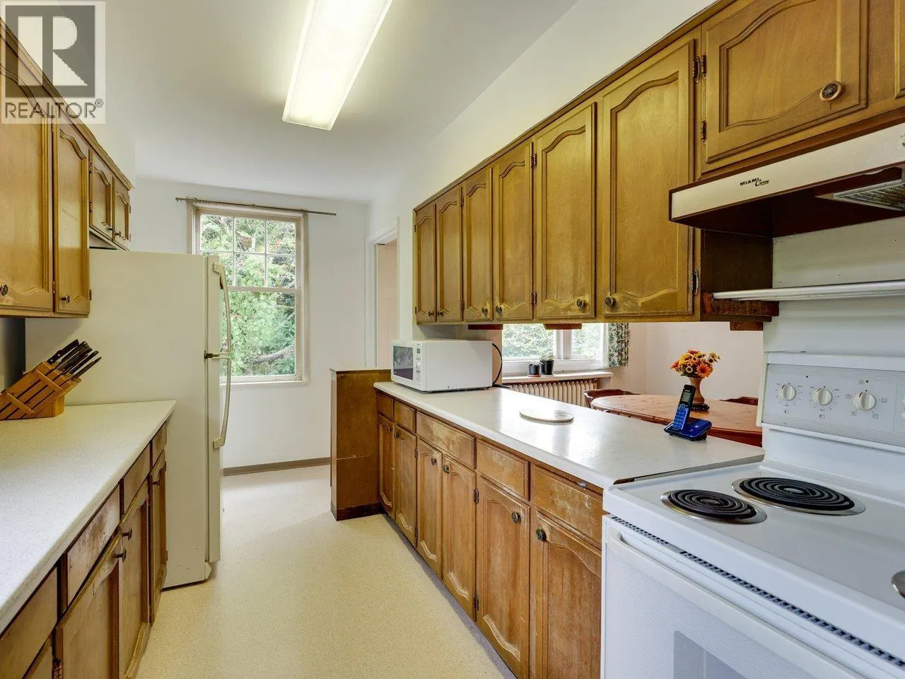 1251 W KING EDWARD AVENUE