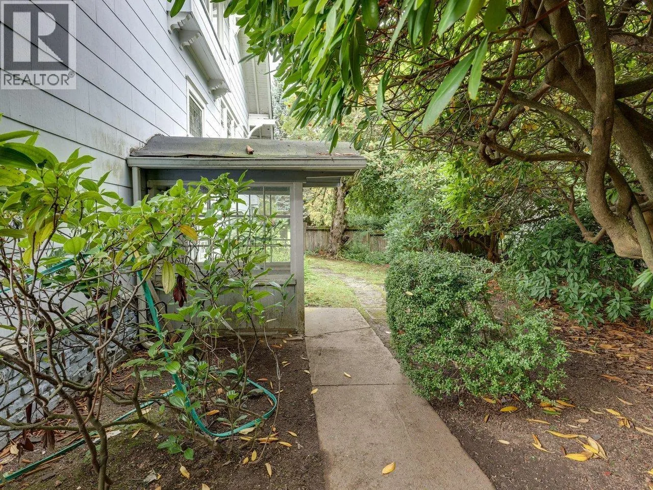 1251 W KING EDWARD AVENUE