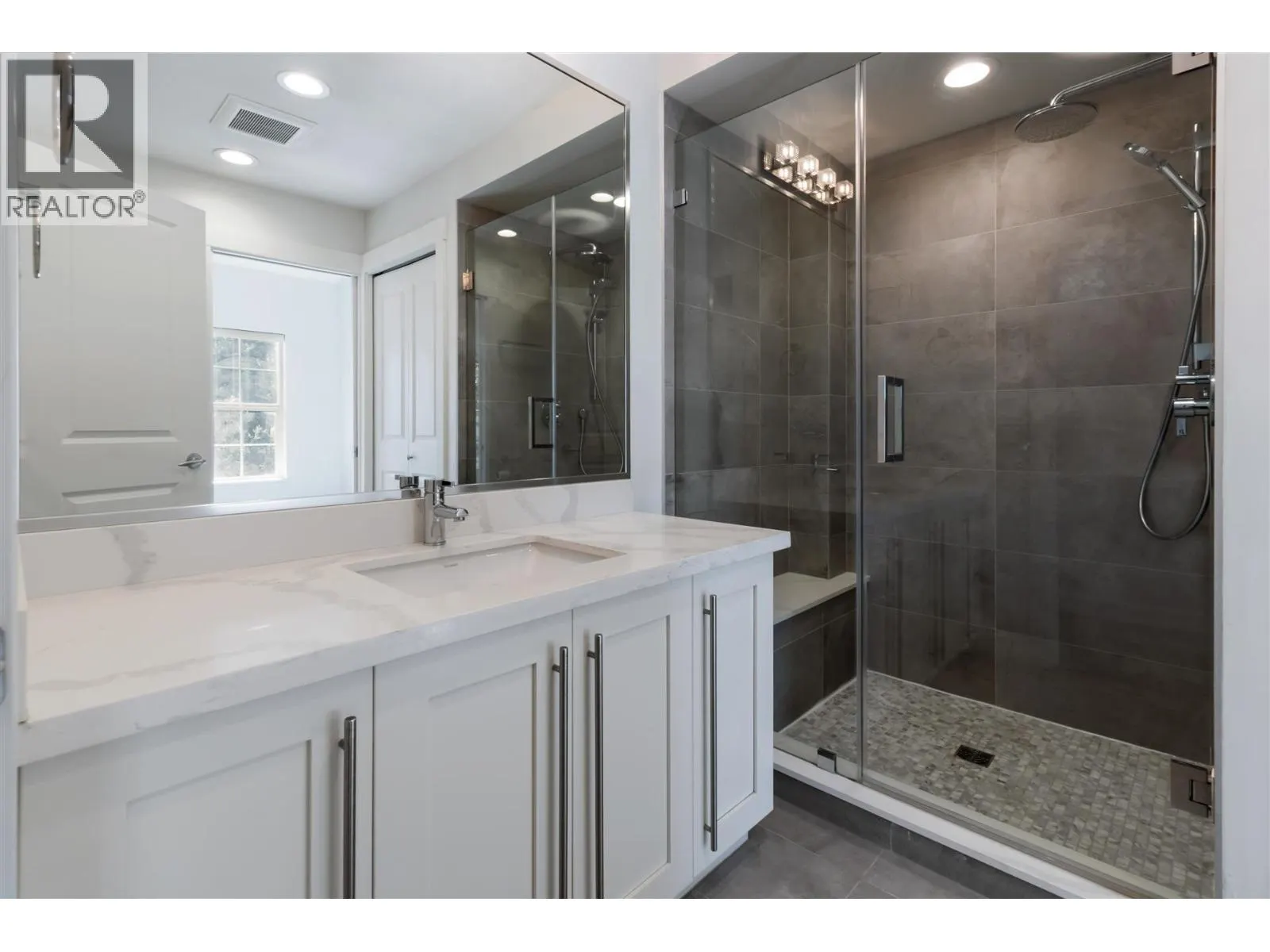 765 W 42ND AVENUE