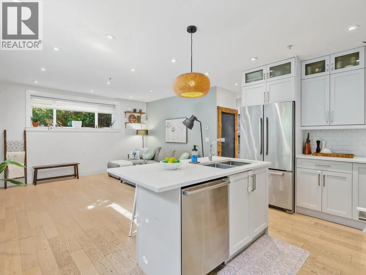 165 W 14TH AVENUE