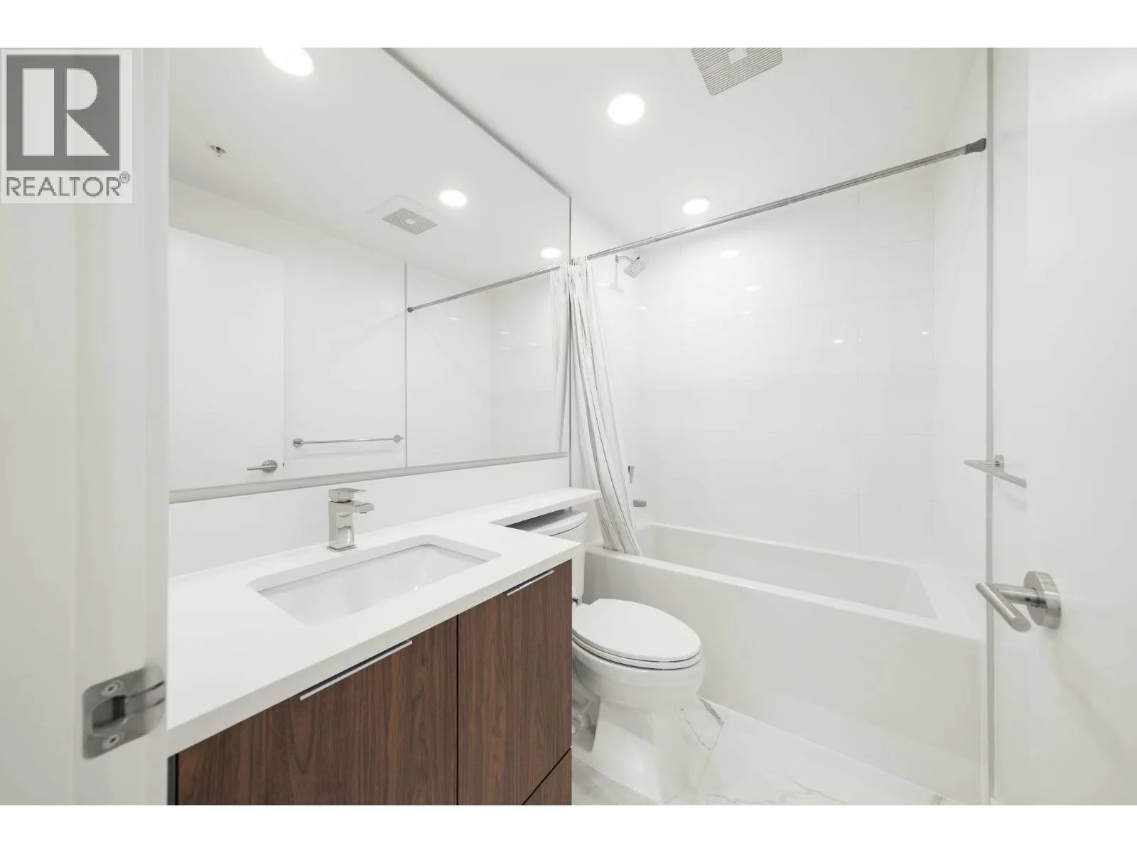1601 7683 PARK CRESCENT