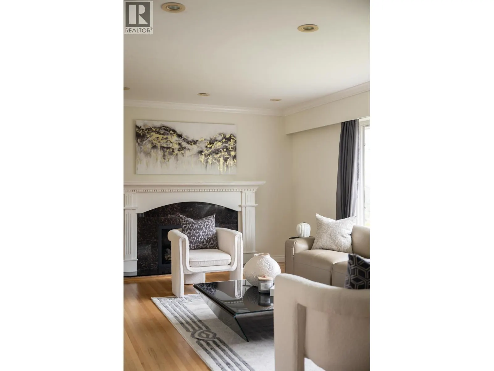 850 JEFFERSON AVENUE