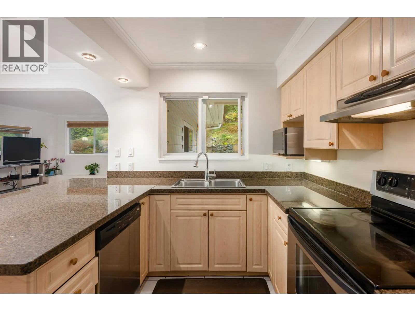 850 JEFFERSON AVENUE